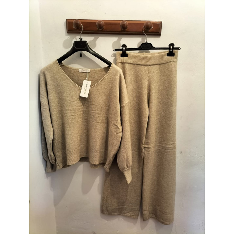 Conjunto de punto para mujer.