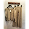 Conjunto de punto para mujer.