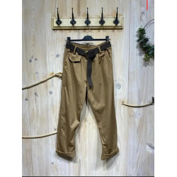 Pantalón con Cinturón.