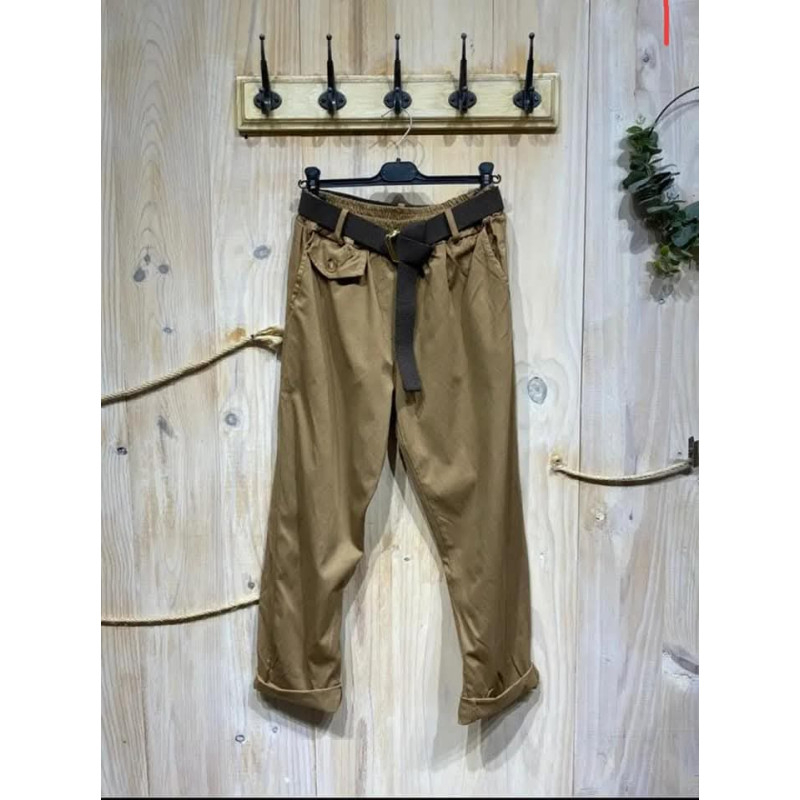 Pantalón con Cinturón.
