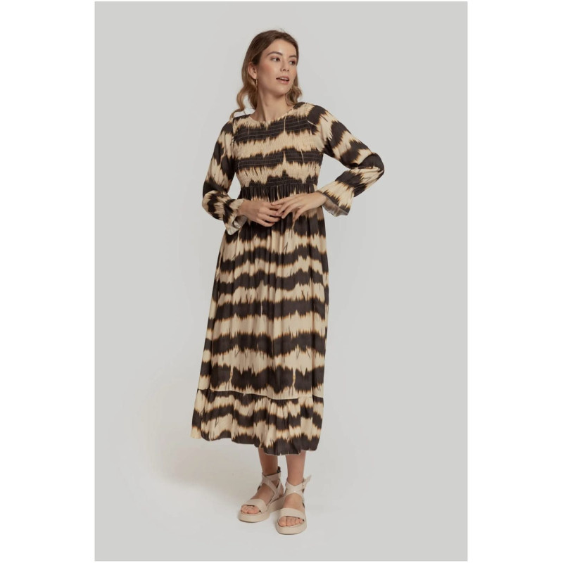 Vestido casual entre tiempo