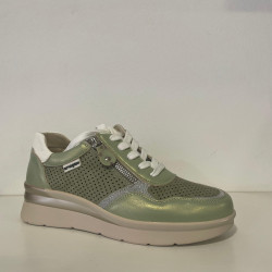 Zapatilla para vestir casual para mujer.