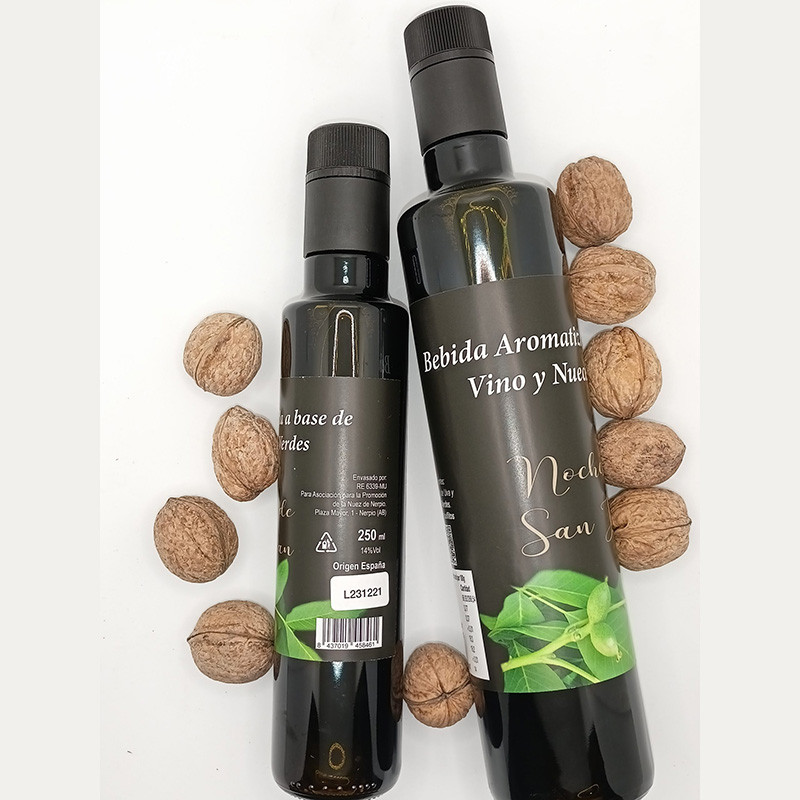 Bebida aromatizada a base de Vino y Nueces Verdes Bebida aromatizada a base de Vino y Nueces Verdes