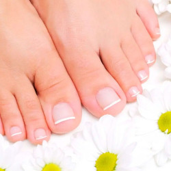 Pedicura + Esmaltado semipermanente