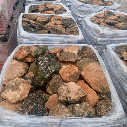 Piedra Decorativa Roja Musgo