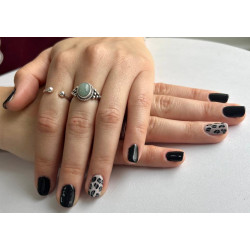 Esmaltado de Uñas semipermanentes.
