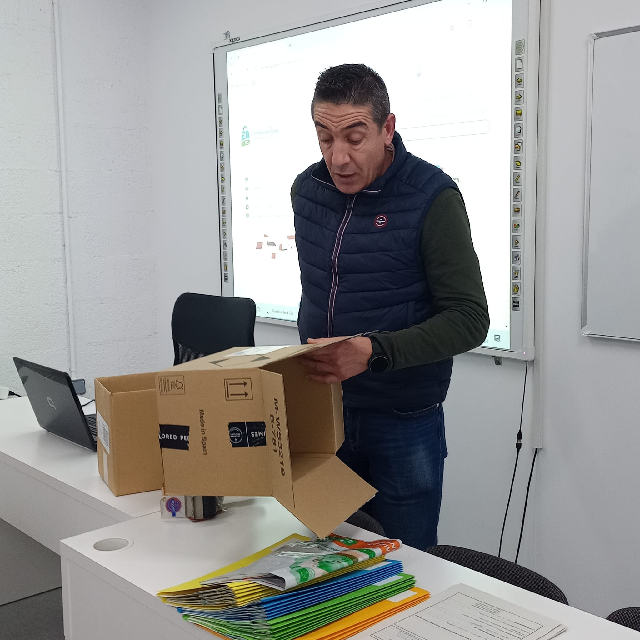 Taller formativo de capacitación en embalaje y envío de paquetería para comerciantes
